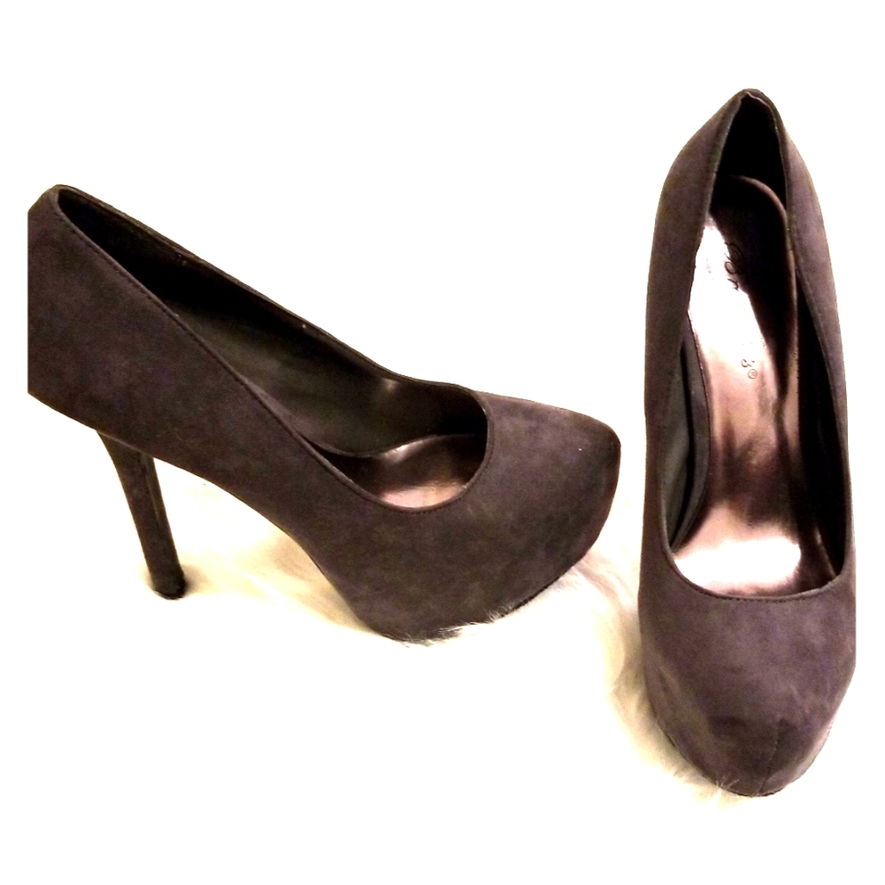 Dark gray Platform pump